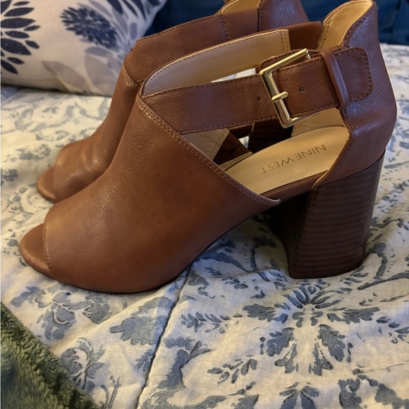 Nine West Women's Brown Peep Toe Heels - Picture 1 of 7